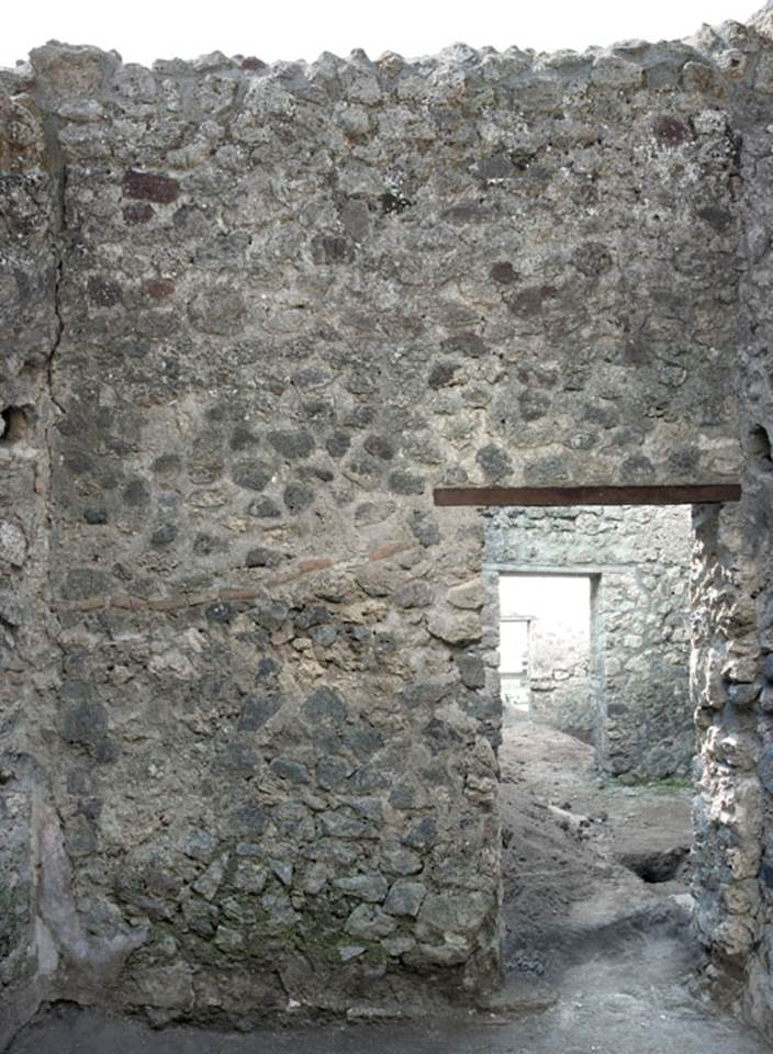 V.1.20 Pompeii. 2012. Room “e”.  Photo by Hans Thorwid.
“West wall of room in rear south-east corner, in 2012 after restoration.   
Restored parts of the wall photographed and merge with the lower part and floor line of earlier photos from 2005-07.”
Photo and words courtesy of The Swedish Pompeii Project.