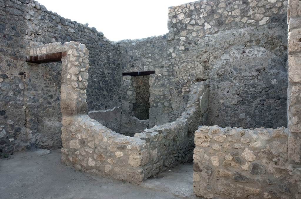 V.1.23 Pompeii. c.2008-2009. 
Room “p”, on left, and room “o”, on right, after restoration. Photo by Hans Thorwid.
“These rooms were destroyed in the 1980 earthquake.”
Photo and words courtesy of the Swedish Pompeii Project.