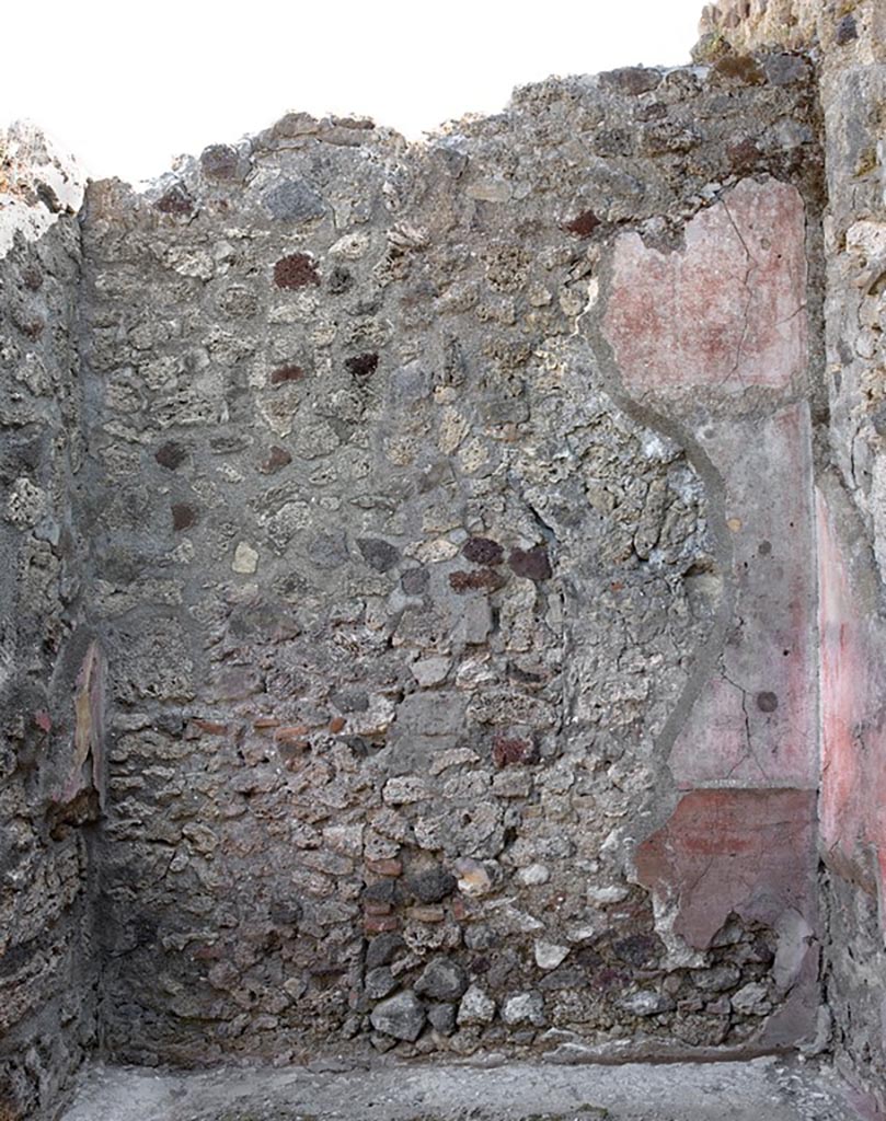 V.1.23 Pompeii. Room “c”, east wall. Photo by Hans Thorwid.
Photo courtesy of the Swedish Pompeii Project.