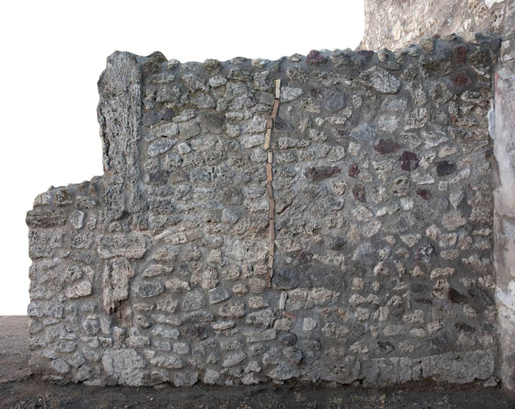 V.1.23 Pompeii. Room “d”, ala, east wall. Photo by Hans Thorwid.
Photo courtesy of the Swedish Pompeii Project.