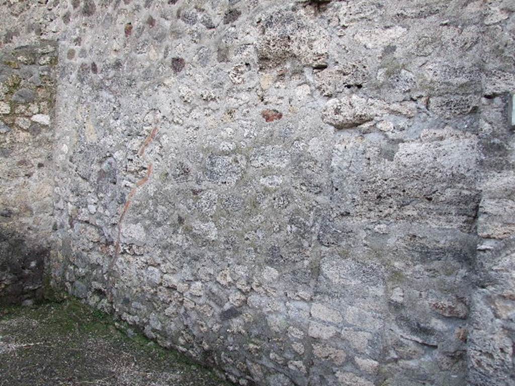V.1.24 Pompeii. December 2006.  South-east corner and south wall. There used to be steps to an upper floor here, no longer visible. Presumably because they were destroyed in the 1943 bombing.
See Van der Poel, H. B., 1986. Corpus Topographicum Pompeianum, Part IIIA. Austin: University of Texas. (p.70)