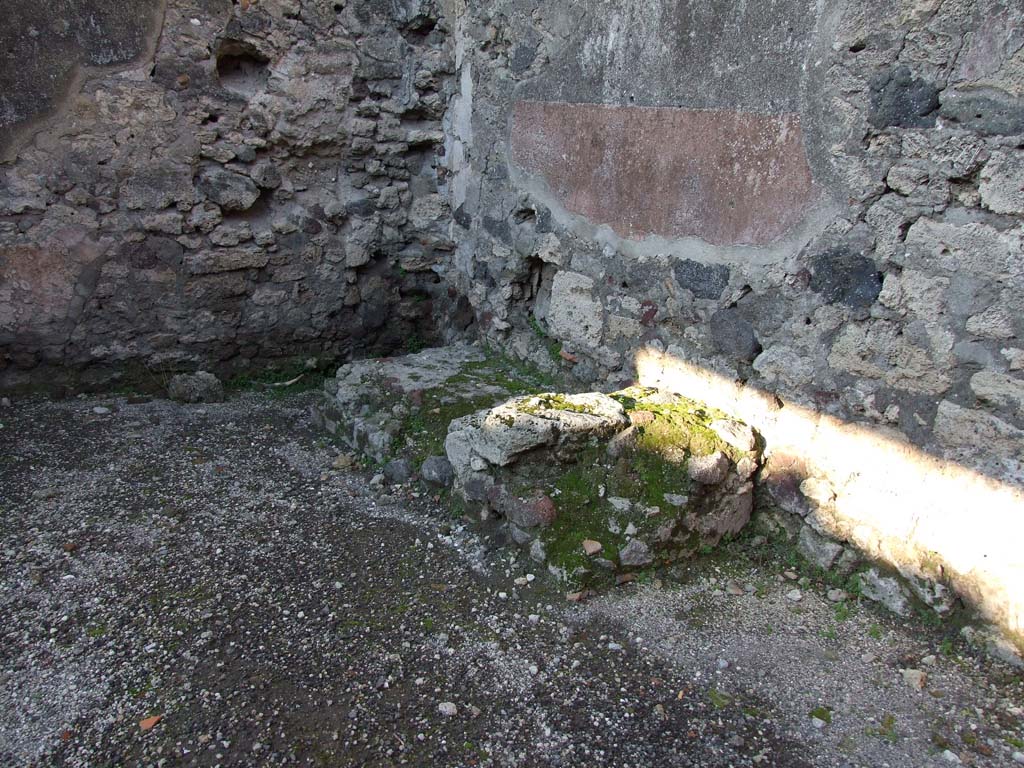 V.1.25 Pompeii. December 2006. North-east corner of shop, with base of steps.