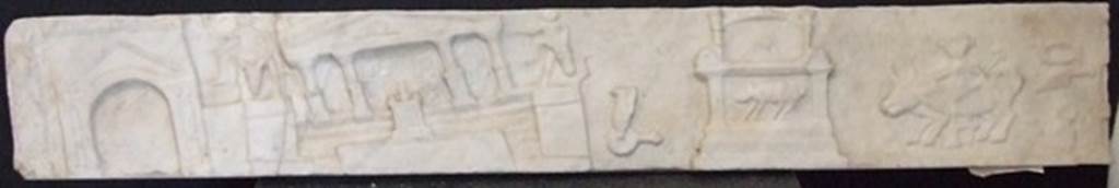 V.1.26 Pompeii.  Marble slab from side of household altar in Atrium.  The slab shows scenes of the Forum in the earthquake of AD62.  SAP inventory number 20470.