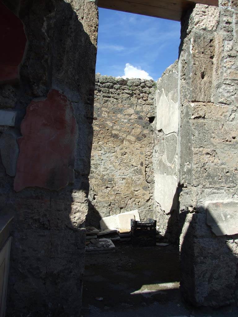V.1.26 Pompeii. March 2009. Room “c”, doorway to cubiculum on north side of atrium.