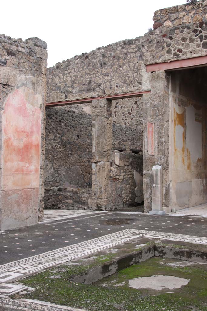 V.1.26 Pompeii. October 2020. 
Looking north-east towards Room “e”, corridor to rear and north side of tablinum. 
Photo courtesy of Klaus Heese.
