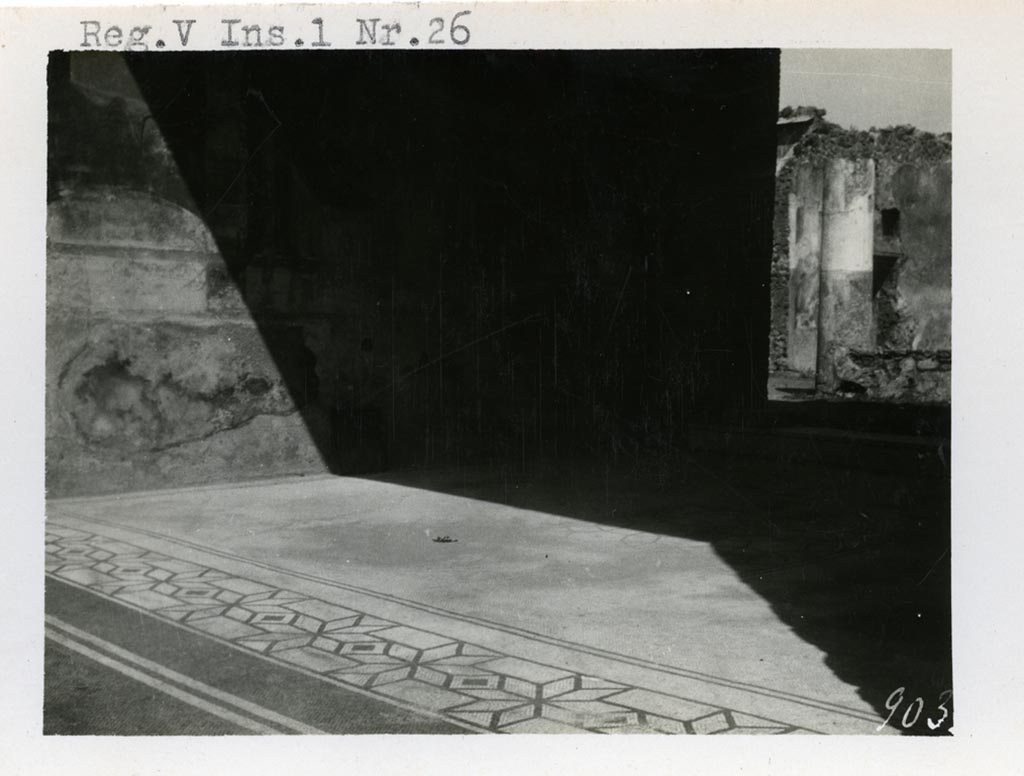 V.1.26 Pompeii. Pre-1937-39. Room “i”, looking north-east across floor mosaic towards north wall. 
Photo courtesy of American Academy in Rome, Photographic Archive. Warsher collection no. 903.
