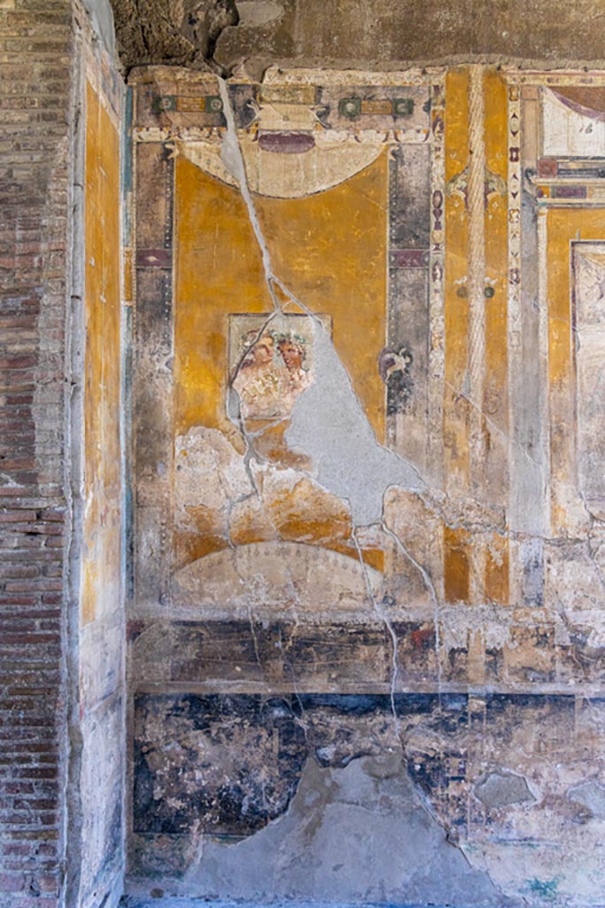 V.1.26 Pompeii. October 2023. 
Room “i”, east end of south wall of tablinum. Photo courtesy of Johannes Eber.