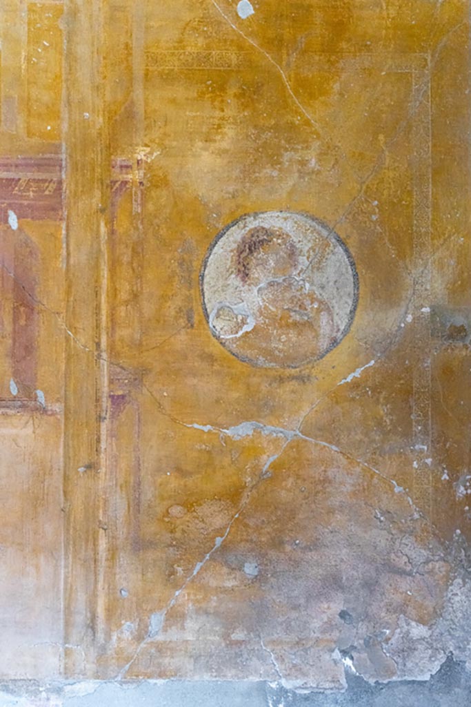 V.1.26 Pompeii. October 2023. 
Room “o”, east side of north wall of triclinium, detail of painted medallion with feminine face.  
Photo courtesy of Johannes Eber.