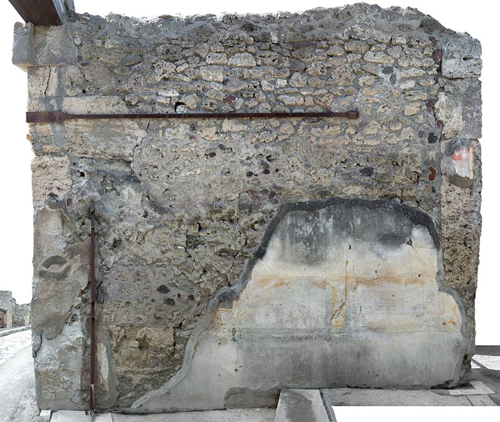 V.1.26 Pompeii. Pre-2008 when fauces was roofed. 
Room “a”, north wall of fauces/entrance corridor. Photo by Hans Thorwid.
Photo courtesy of The Swedish Pompeii Project.