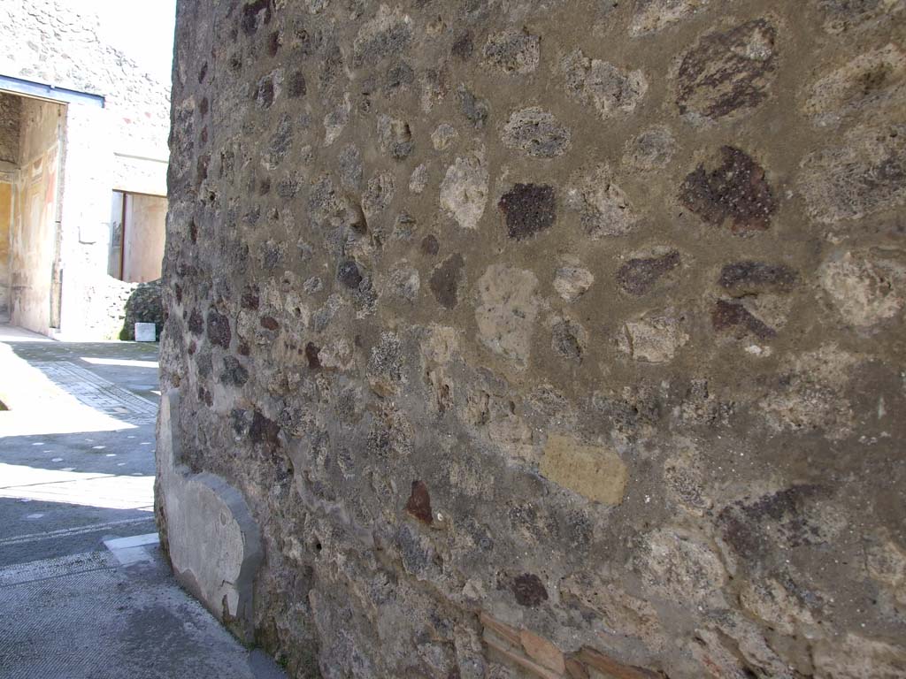 V.1.26 Pompeii. March 2009. South wall of fauces or entrance corridor “a”.