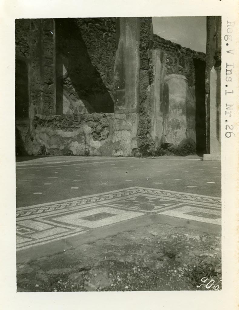 V.1.26 Pompeii. Pre-1937-39. Room “b”, detail of mosaic and flooring in north-east corner of impluvium.
Photo courtesy of American Academy in Rome, Photographic Archive. Warsher collection no. 906.