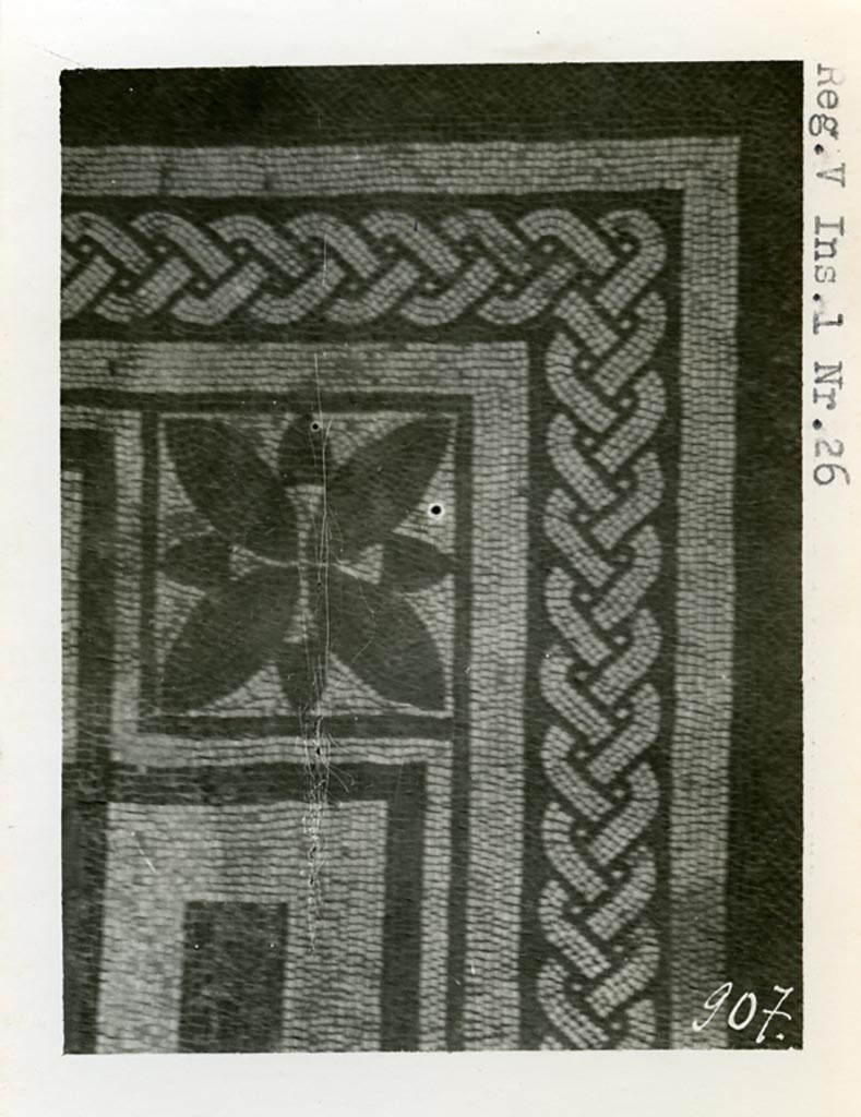 V.1.26 Pompeii. Pre-1937-39. Room “b”, detail of mosaic around the edge of the impluvium in atrium.
Photo courtesy of American Academy in Rome, Photographic Archive. Warsher collection no. 907.