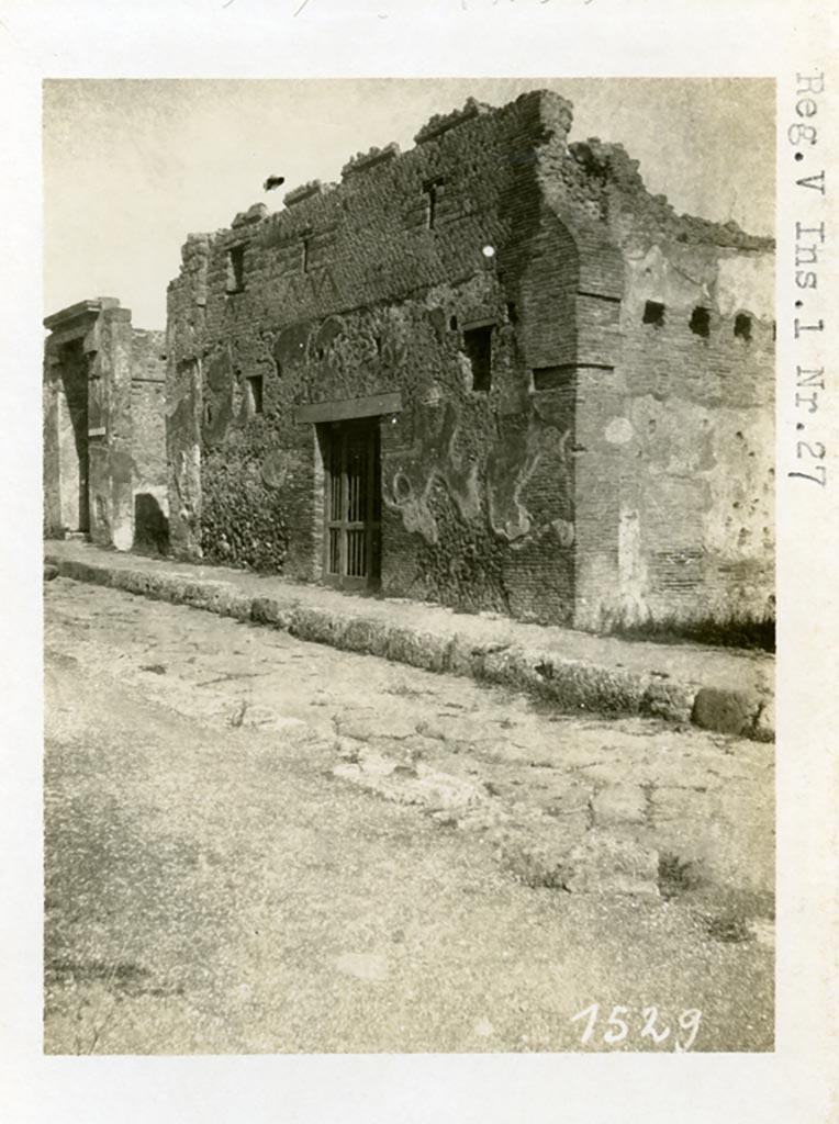 V.1.28 Pompeii but numbered as V.1.27 on photo. Pre-1937-39. 
Looking north-east along the east side of Via del Vesuvio.
Photo courtesy of American Academy in Rome, Photographic Archive. Warsher collection no. 1529.
