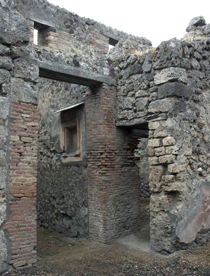 V.1.28 Pompeii. c.2008-10. Photo by Hans Thorwid.
Looking towards north-west corner of atrium/courtyard “b”, with doorway to corridor “h” .
Photo courtesy of The Swedish Pompeii Project.