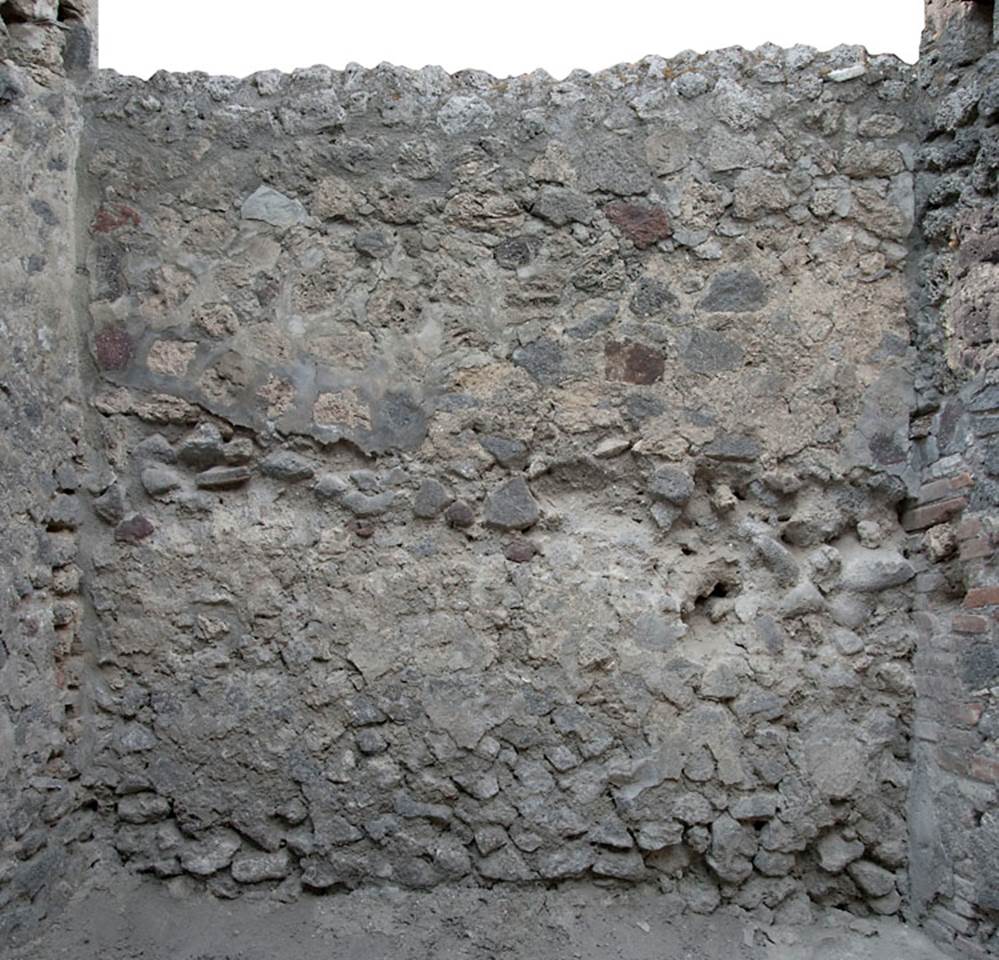 V.1.28 Pompeii. c.2008-10.  
North wall in room “c”, a room with doorway from corridor “h”. Photo by Hans Thorwid.
Photo courtesy of The Swedish Pompeii Project.