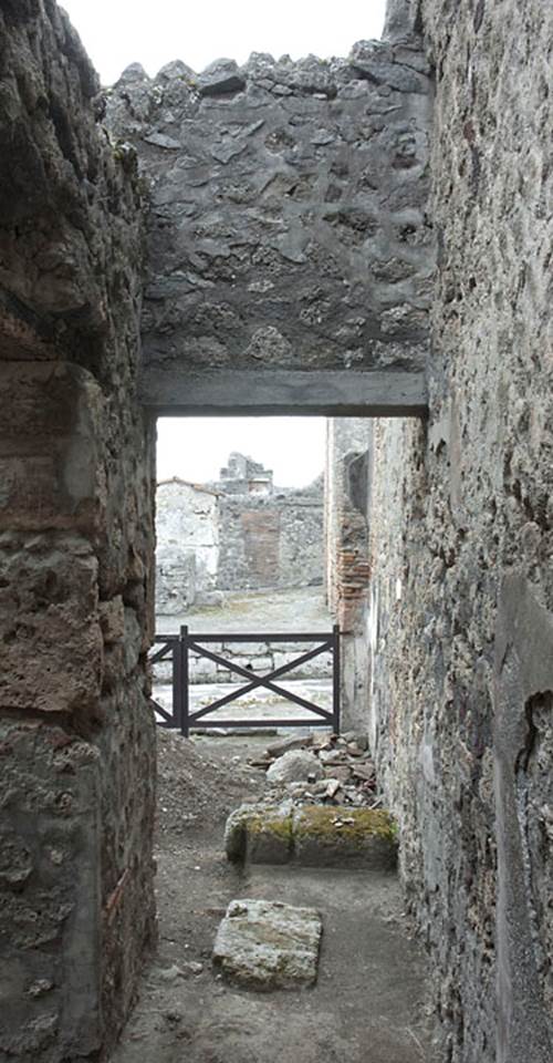 V.1.31 Pompeii. c.2010. 
West wall of room 3 corridor, with doorway to shop-room. Photo by Hans Thorwid.
Photo courtesy of The Swedish Pompeii Project.