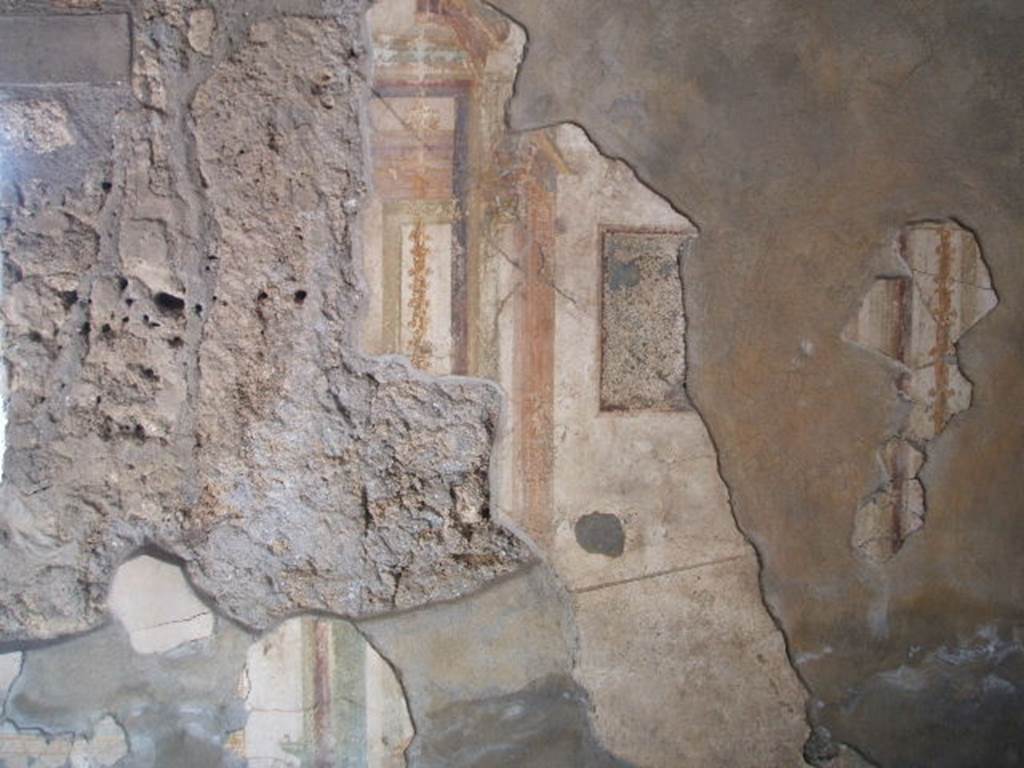 V.2.1 Pompeii. May 2005. Room 8, south wall.