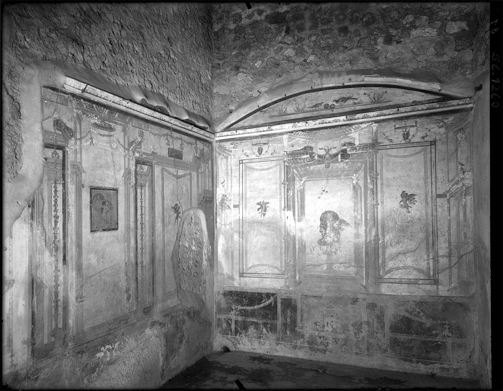 V.2.1 Pompeii. Old undated photograph. Room 8, south-west corner.
In the centre of the south wall (on left) is a painting of Poseidon and Amymone.
In the centre of the west wall (on right) is a painting of Leda and the swan in the central panel.
DAIR 56.1260, Photo © Deutsches Archäologisches Institut, Abteilung Rom, Arkiv.