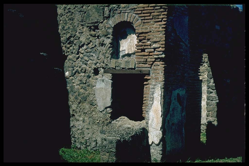 V.2.1 Pompeii. Rooms on west side of entrance area.
Photographed 1970-79 by Günther Einhorn, picture courtesy of his son Ralf Einhorn.