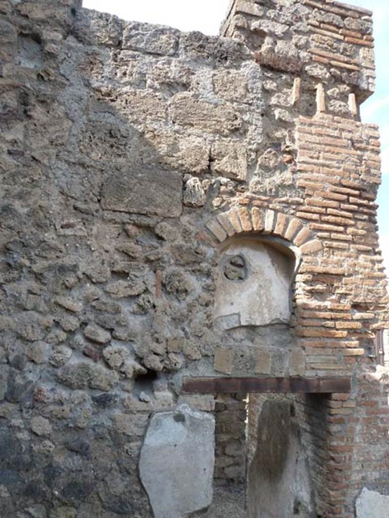 V.2.1 Pompeii. September 2015. North wall of room on west side of entrance.