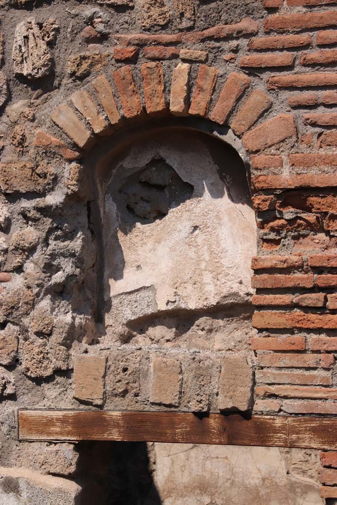 V.2.1 Pompeii. September 2021. 
Looking towards niche on north wall in room “b”. Photo courtesy of Klaus Heese.