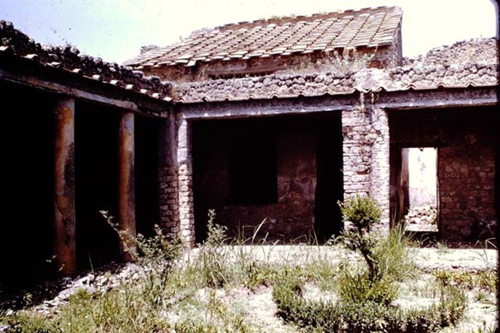 V.2.4 Pompeii. 1964. Looking towards north-west corner of peristyle. Photo by Stanley A. Jashemski.
Source: The Wilhelmina and Stanley A. Jashemski archive in the University of Maryland Library, Special Collections (See collection page) and made available under the Creative Commons Attribution-Non Commercial License v.4. See Licence and use details.
J64f1098