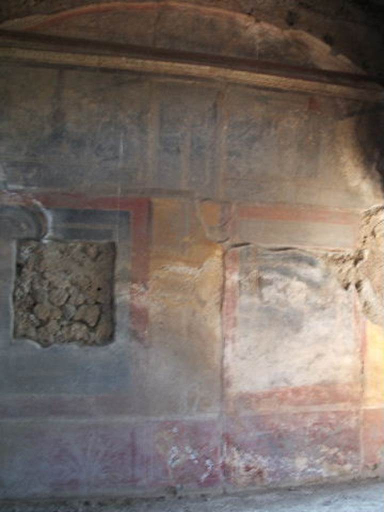 V.2.4 Pompeii. May 2005. Room 15, east wall of triclinium.