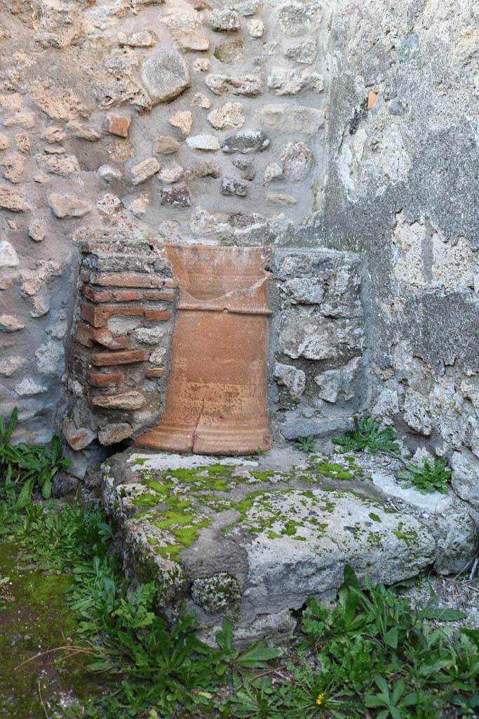 V.2.9 Pompeii. December 2018. 
Cistern and base of steps to upper floor. Photo courtesy of Aude Durand.