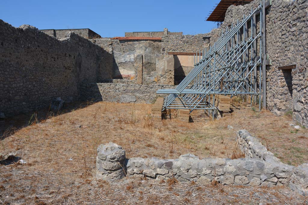 V.2.10 Pompeii. September 2019. Looking north across peristyle from south portico.
Foto Annette Haug, ERC Grant 681269 DÉCOR.