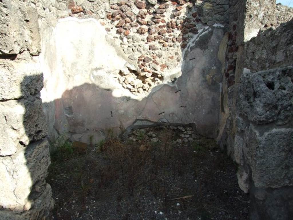 V.2.10 Pompeii. December 2007. Doorway to room 6. According to NdS, this room was a cubiculum with red walls.