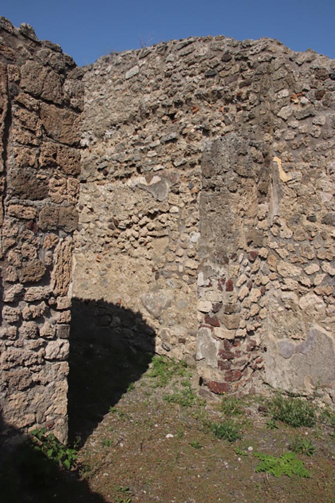V.2.12 Pompeii. October 2023. 
Doorway to rear room in north wall of shop-room. Photo courtesy of Klaus Heese.