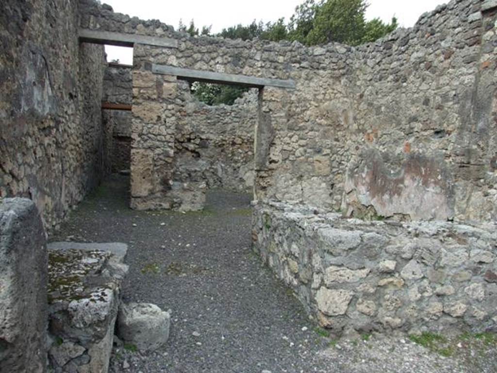 V.2.13 Pompeii,  March 2009. Looking north across thermopolium.