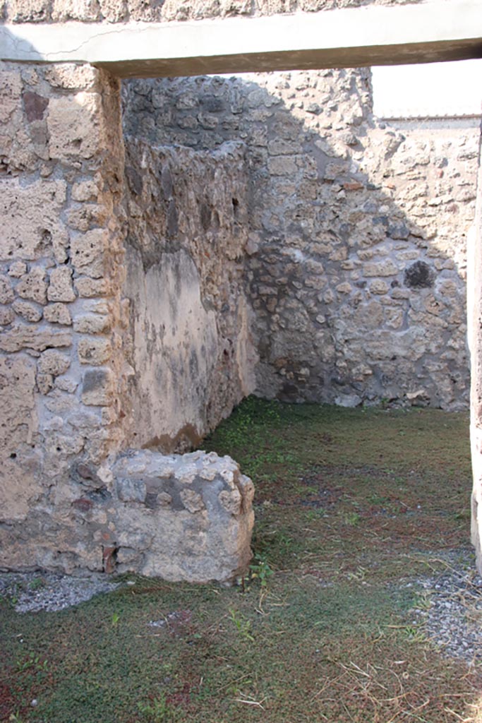 V.2.13 Pompeii. October 2022. 
Looking north through doorway into rear room. Photo courtesy of Klaus Heese.