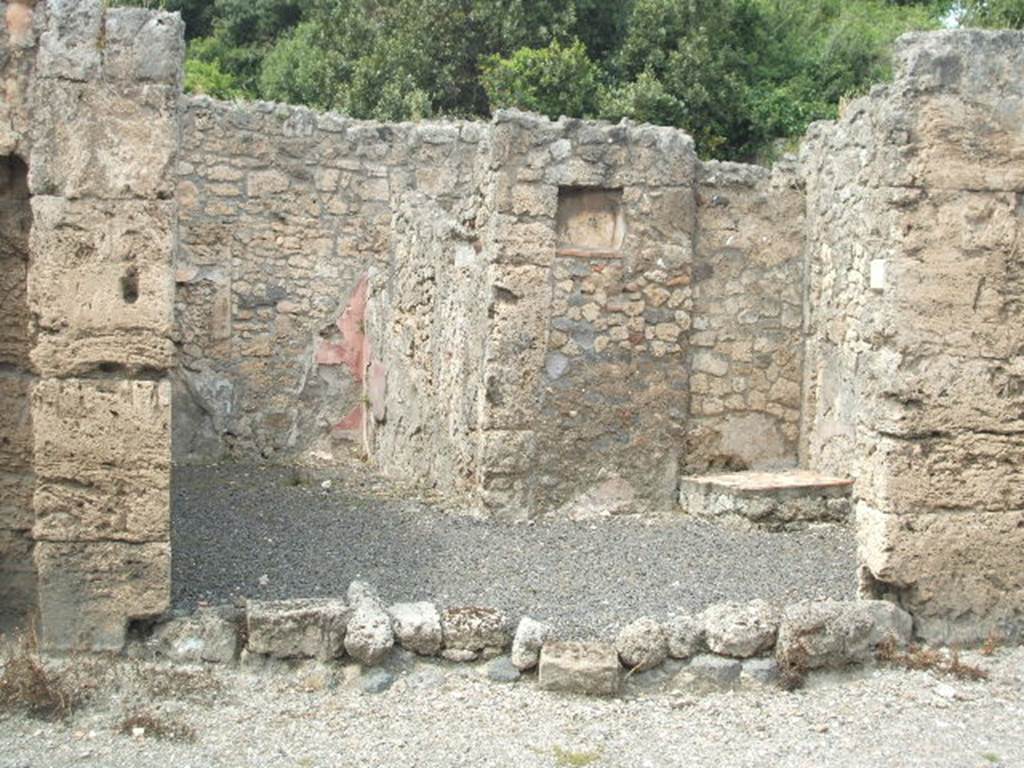 V.2.14 Pompeii. May 2005. Entrance, looking north.