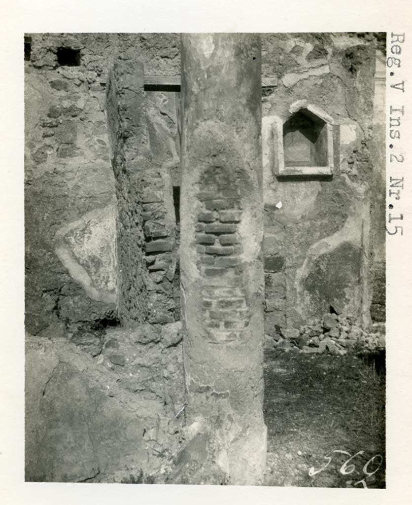 .2.15 Pompeii. Pre-1937-39. Looking north across peristyle towards niche.
Photo courtesy of American Academy in Rome, Photographic Archive. Warsher collection no. 562.