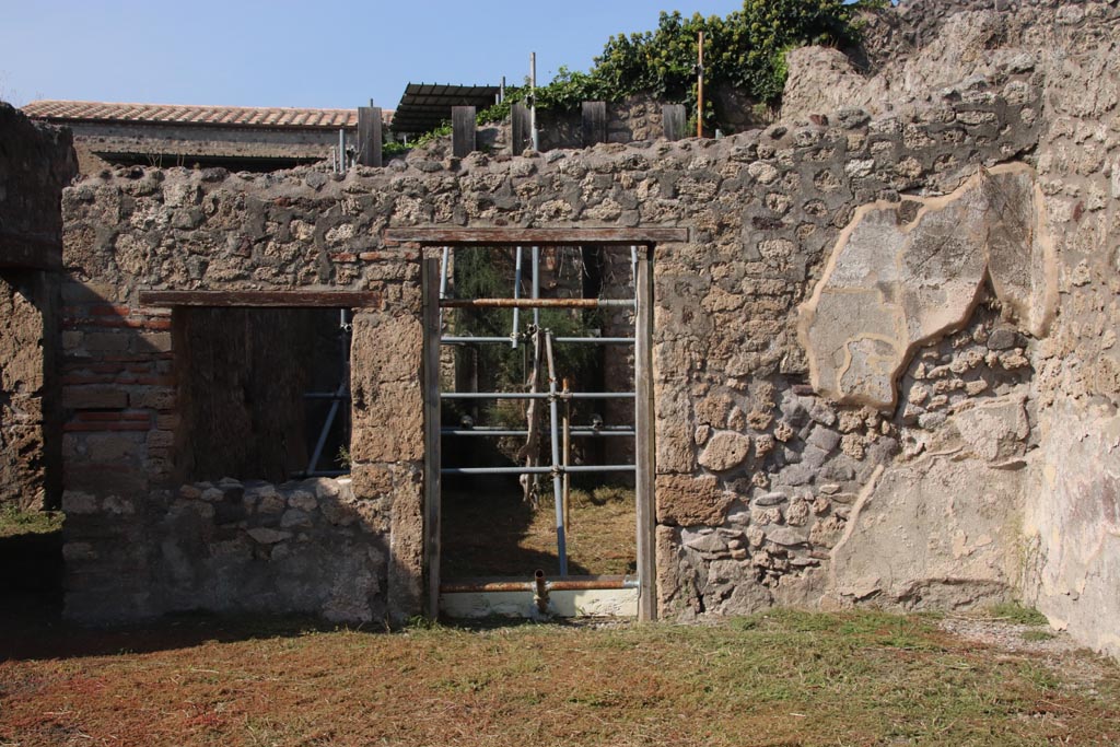 V.2.15 Pompeii. October 2022. 
North side of atrium with window and doorway to room 2, and north-east corner of atrium, on right. Photo courtesy of Klaus Heese.