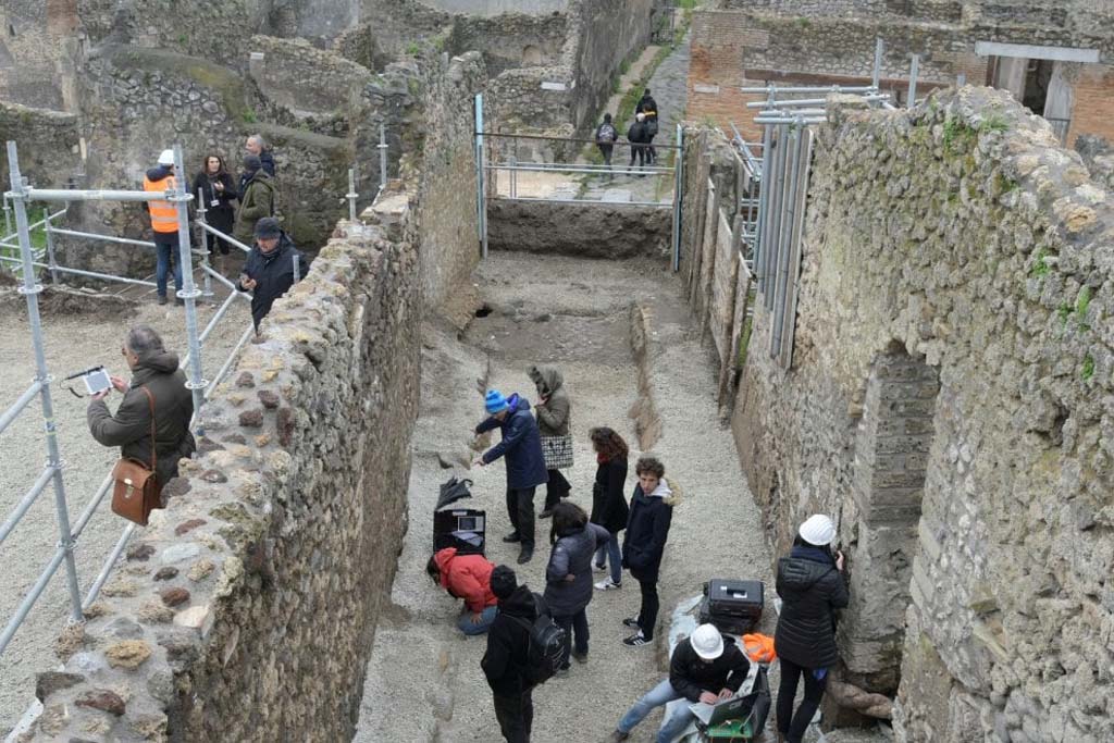 V.2.20 Pompeii. June 2018. Entrance to V.2.20 is the doorway on the right in the newly excavated Vicolo dei Balconi, south end. 
Photograph © Parco Archeologico di Pompei.