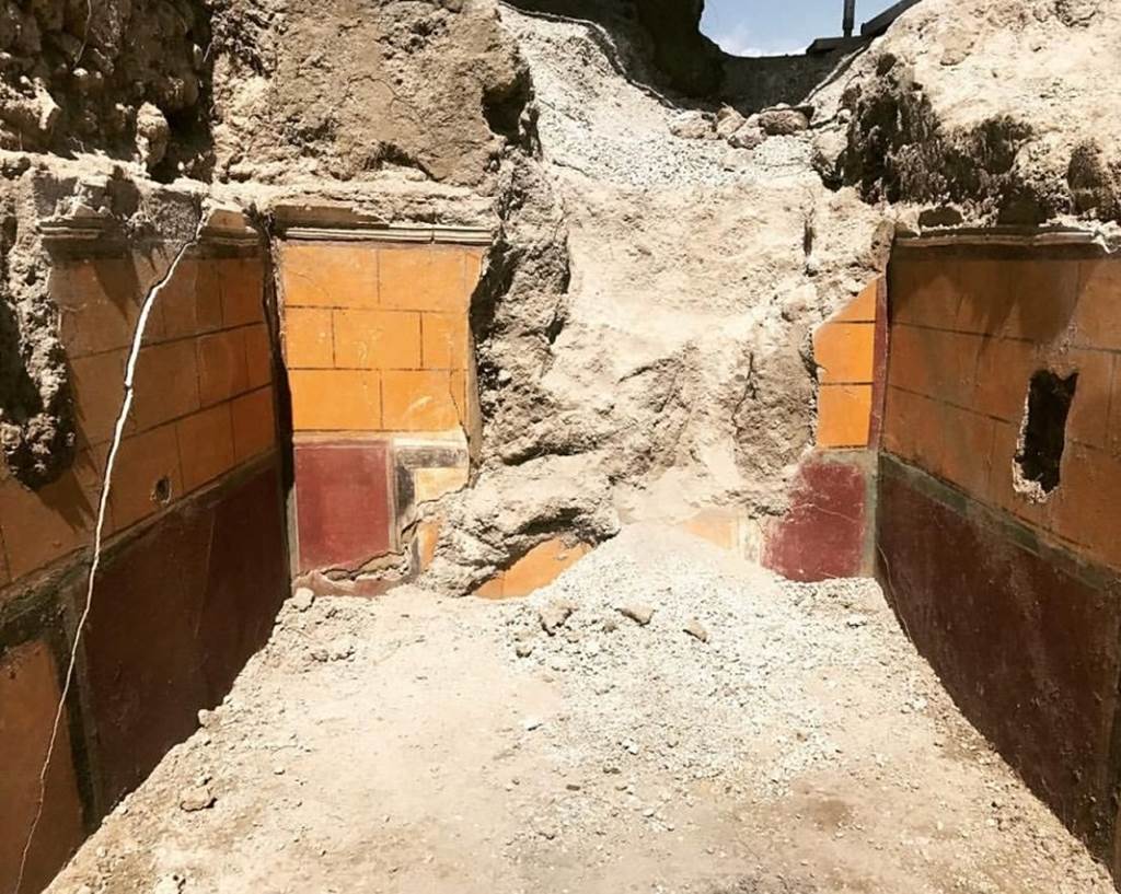 V.2.21 Pompeii. May 2018. Room A9 (as shown on PAP plan), looking north in a room in an adjacent house to V.2.15 and on the south side of the Casa di Orione.
Photograph Massimo Osanna © Parco Archeologico di Pompei.
This room would appear to be the room in the north-west corner of the atrium of V.2.21, which has now recently been excavated.