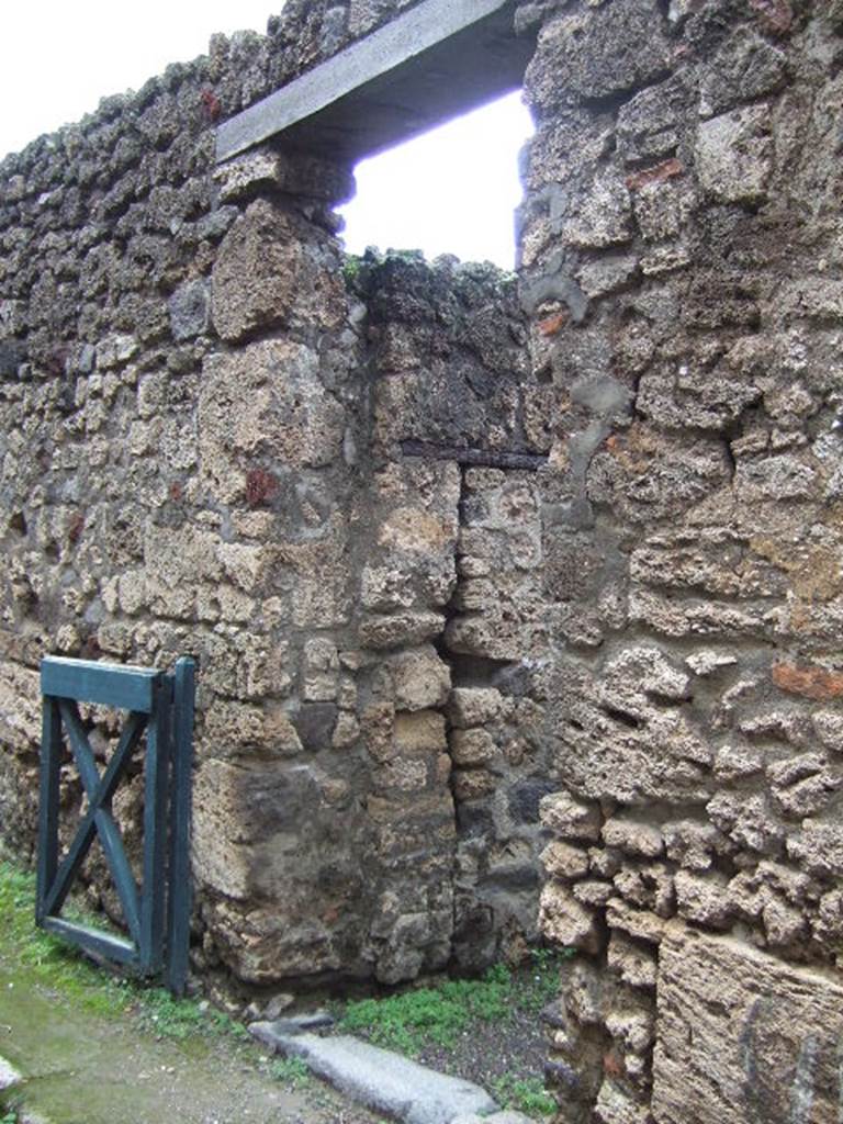 V.2.a Pompeii.  December 2005.    Entrance.
