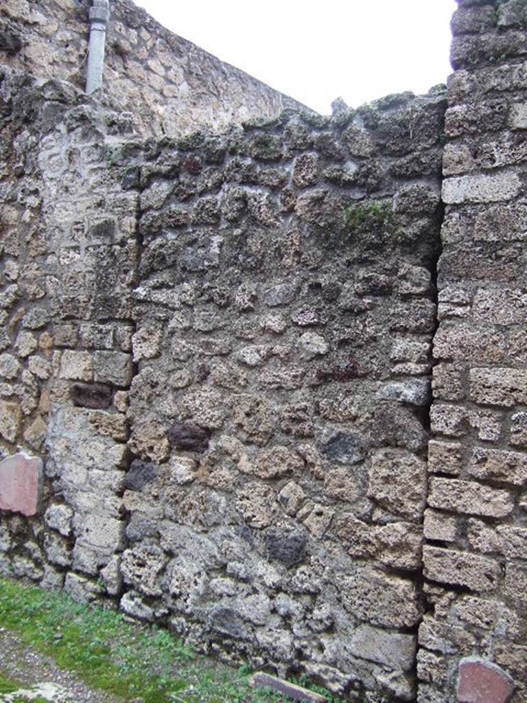 Pompeii. December 2005. 
Blocked doorway in the wall between V.2.a and V.2.b, leading into fauces of V.2.1, (room 6 or room “m”).