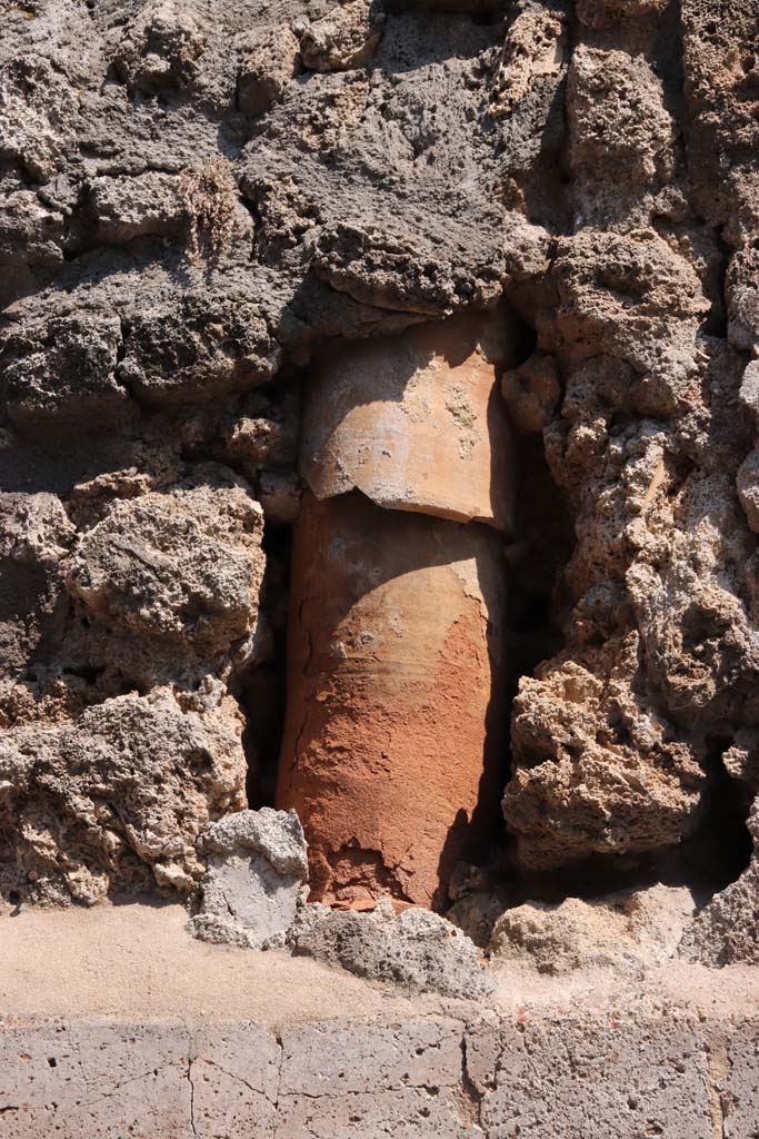 V.2.c Pompeii. September 2021.
Downpipe above the zoccolo on the left of the doorway of V.2.c Pompeii, probably from a room in V.2.d.
Photo courtesy of Klaus Heese.