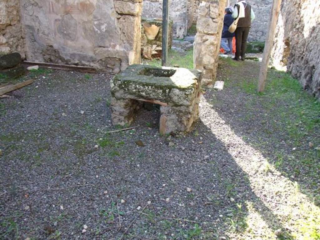 V.2.c Pompeii. December 2007. Room “b”. Looking west towards V.2.b and entrance corridor “a”.
On the wall to the left was a wooden staircase, leading upstairs, probably to two rooms above V.2.b and corridor “a”.
These rooms were possibly the home of the people who ran the thermopolium.