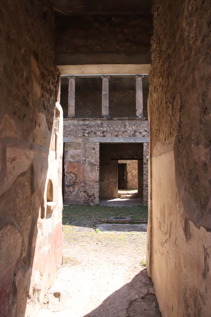 V.2.h Pompeii. September 2021. 
Looking south along entrance corridor/fauces, with niche set into east wall. Photo courtesy of Klaus Heese.