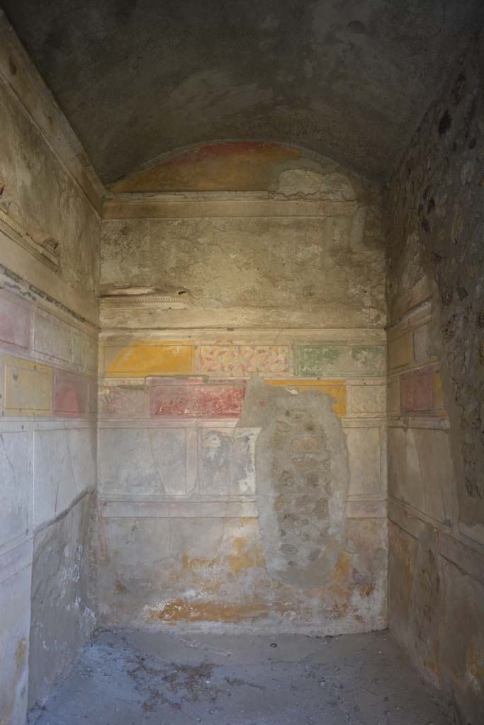 V.2.h Pompeii. October 2019. 
Room ‘g’ in south-east corner of the atrium, looking south from doorway.
Foto Annette Haug, ERC Grant 681269 DÉCOR.
According to NdS, the cubiculum had a threshold of travertine, good flooring of signinum but in large part destroyed, walls decorated in the First Style, and with a vaulted ceiling.
In the east wall, the recess for the bed could be seen.
The front doorway to the room, when it was closed, could be strengthened by a transversal small beam, for which you could see the holes in the doorjambs.
See Notizie degli Scavi di Antichitŕ, 1896, (p.422) where it is referred to as room d.
See Mau in Bullettino dell’Instituto di Corrispondenza Archeologica (DAIR), VIII, 1893, (p.14-27)