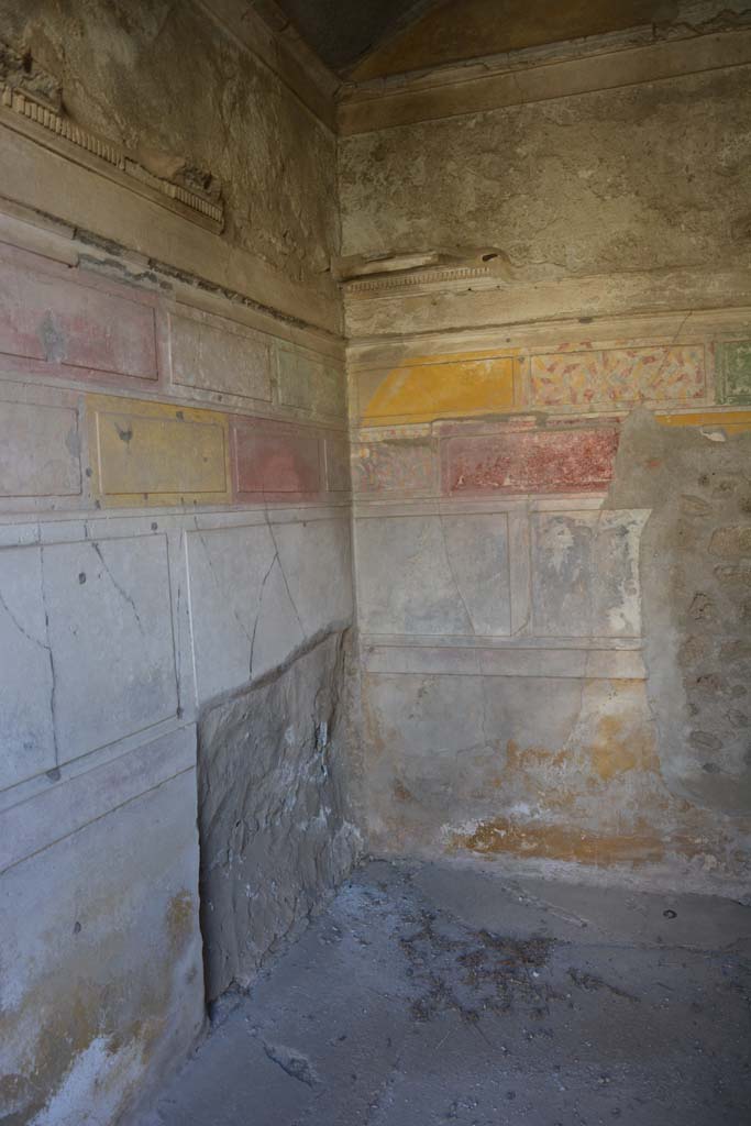 V.2.h Pompeii. October 2019. Cubiculum ‘g’, looking towards south-east corner.
Foto Annette Haug, ERC Grant 681269 DÉCOR.