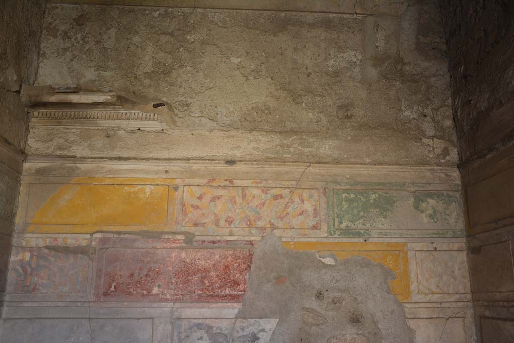 V.2.h Pompeii. October 2019. Cubiculum ‘g’, detail from upper south wall. 
Foto Annette Haug, ERC Grant 681269 DÉCOR.