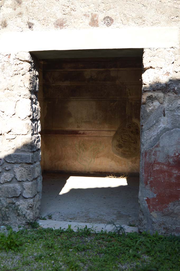 V.2.h Pompeii. October 2017. Doorway into room ‘i’, looking east.
Foto Taylor Lauritsen, ERC Grant 681269 DÉCOR.