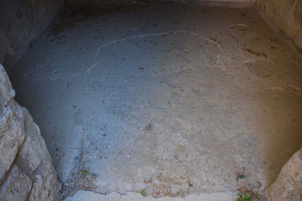 V.2.h Pompeii. October 2019. Room ‘i’, looking east across flooring.
Foto Annette Haug, ERC Grant 681269 DÉCOR.