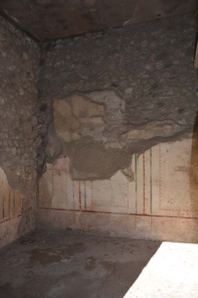 V.2.h Pompeii. October 2019. Cubiculum ‘b’, looking towards north-west corner and north wall.
Foto Annette Haug, ERC Grant 681269 DÉCOR.