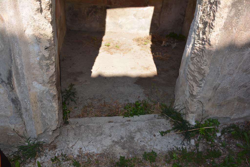 V.2.h Pompeii. October 2019. Room ‘c’, threshold of doorway from atrium.
Foto Annette Haug, ERC Grant 681269 DÉCOR.
